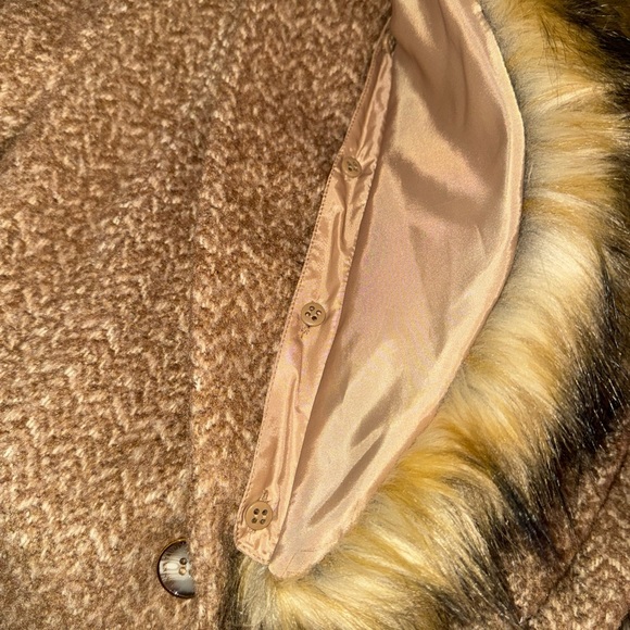 NWOT, Ivanka Trump, wool coat with removable fur collar, size 2 - Picture 5 of 5